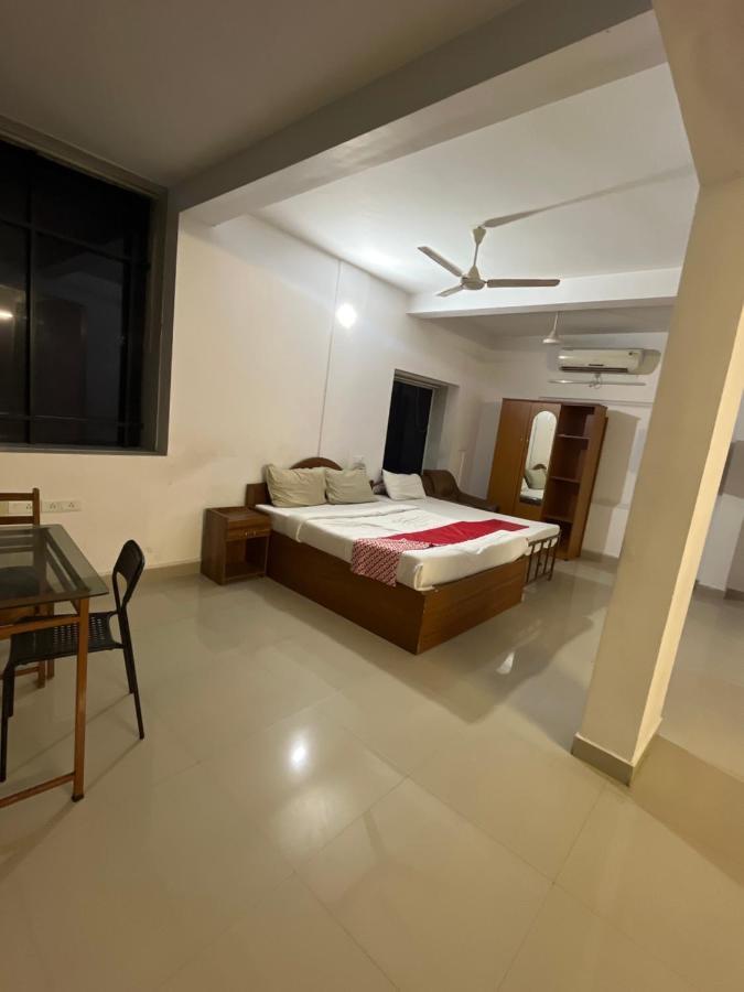 Tower 21 Regency Hotel Kochi Bagian luar foto