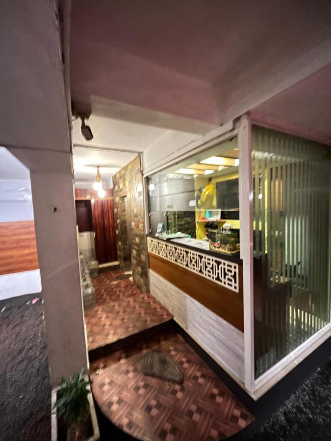 Tower 21 Regency Hotel Kochi Bagian luar foto