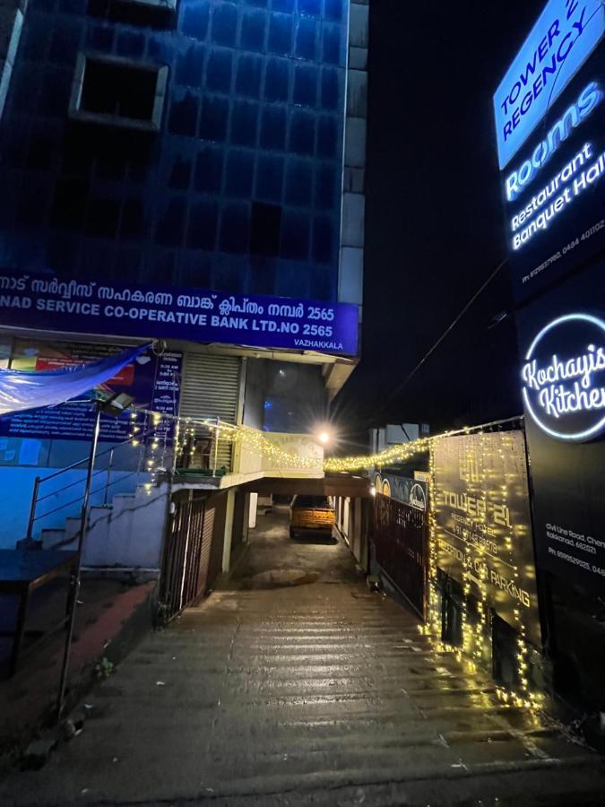 Tower 21 Regency Hotel Kochi Bagian luar foto