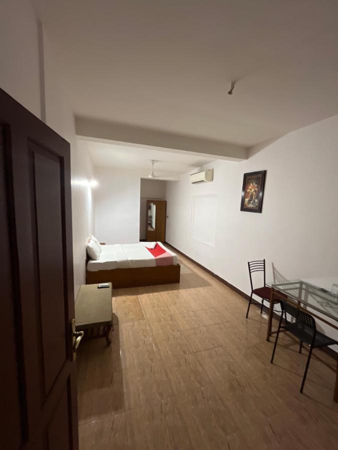 Tower 21 Regency Hotel Kochi Bagian luar foto