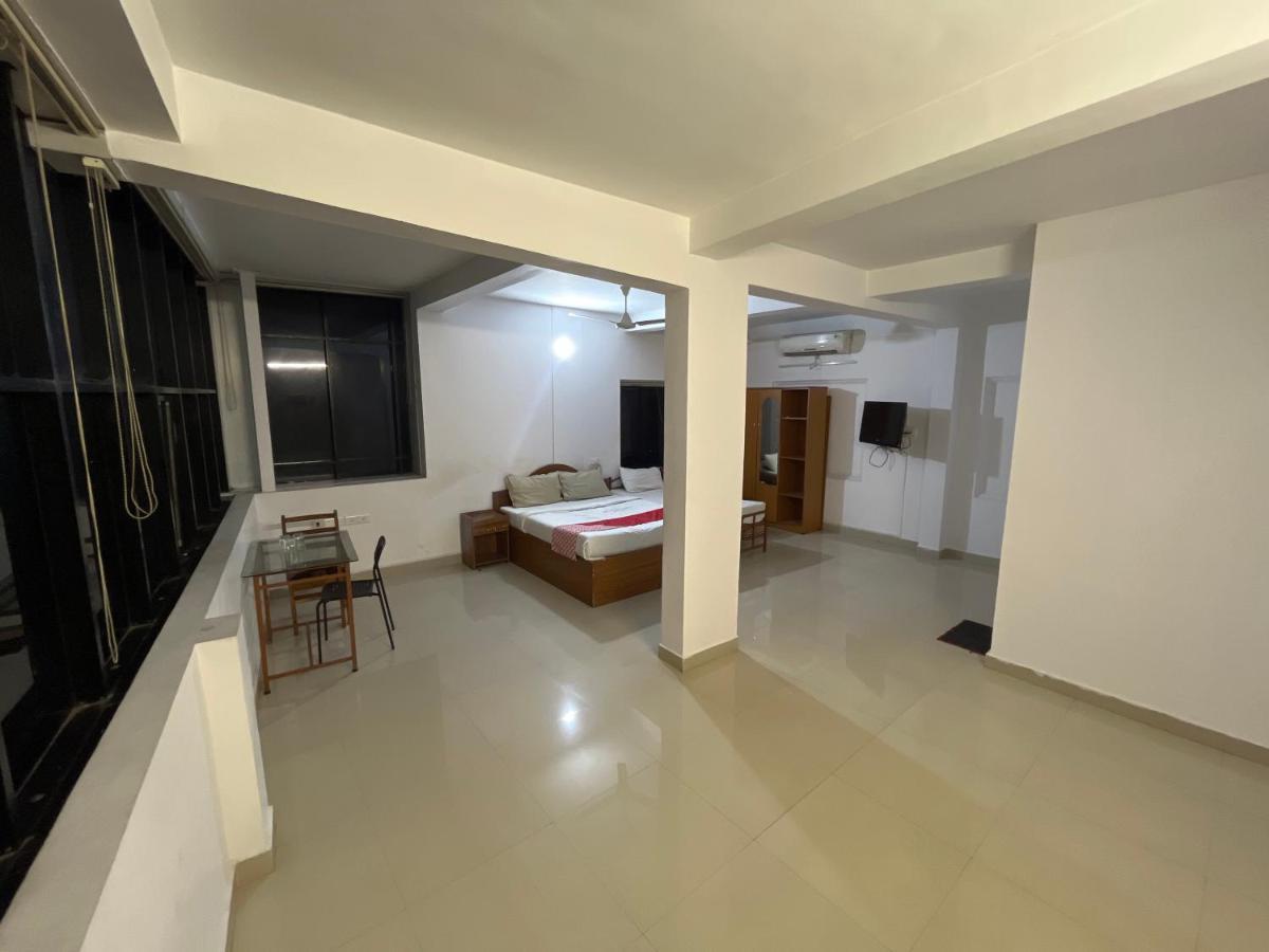 Tower 21 Regency Hotel Kochi Bagian luar foto