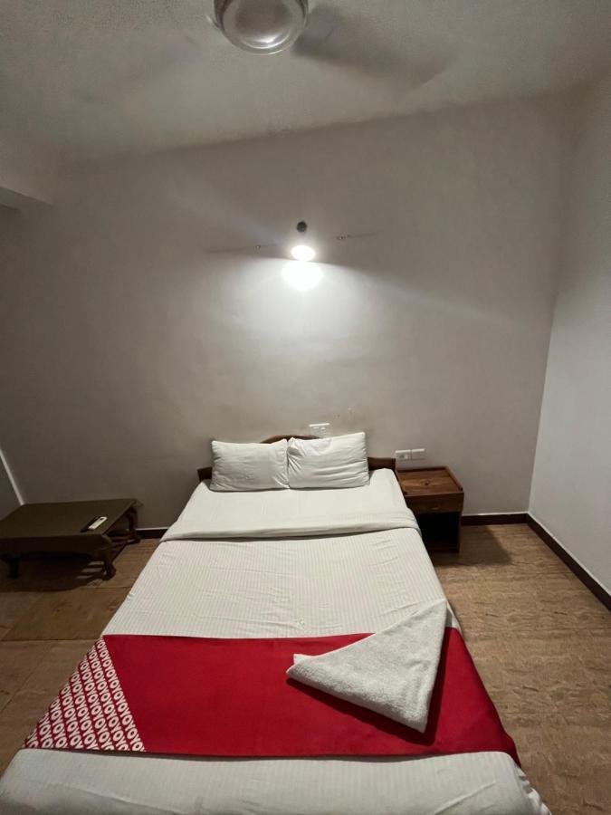 Tower 21 Regency Hotel Kochi Bagian luar foto