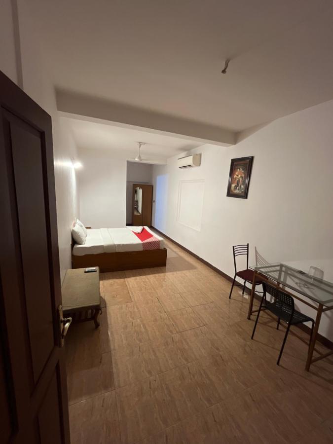 Tower 21 Regency Hotel Kochi Bagian luar foto